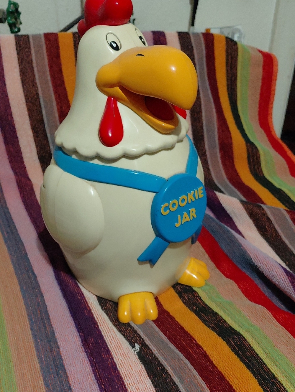 Cookie Jar Chicken Ceramic Cookie Jar - White and Yellow